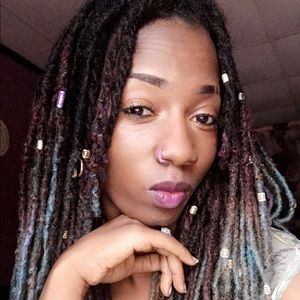 Meet your Posher, Crystal